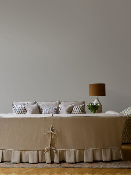 How to Mix Classic and Contemporary Styles of Furniture